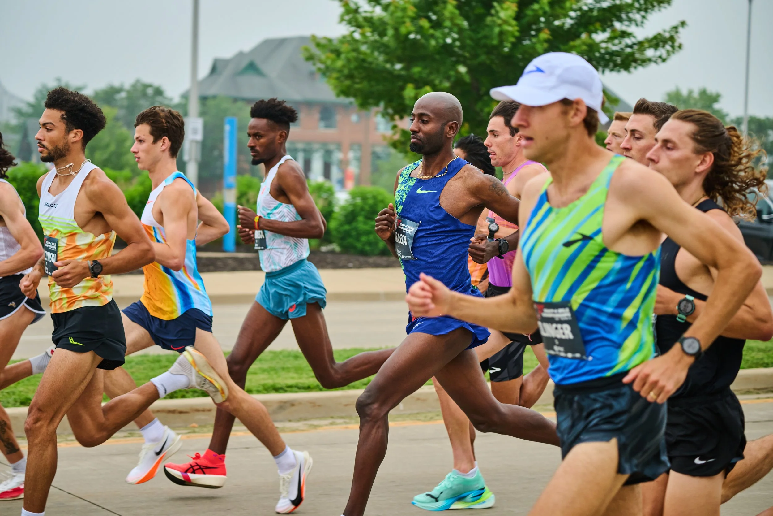 Runners racing together at the Steamboat Classic in Peoria